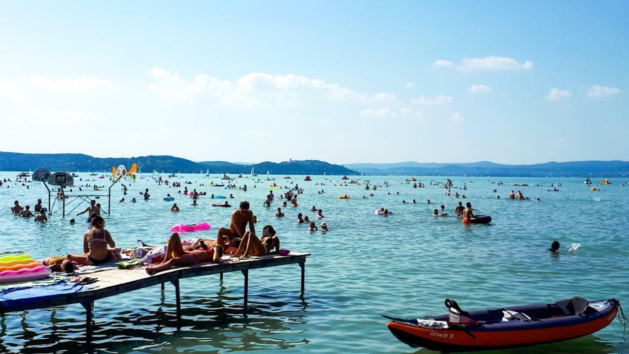 ホテル Weinberger Vendeghaz Zamárdi エクステリア 写真